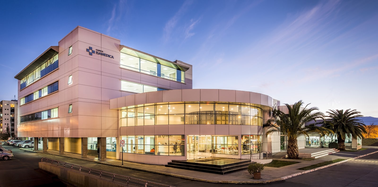 Fachada de Clínica Isamédica en Rancagua